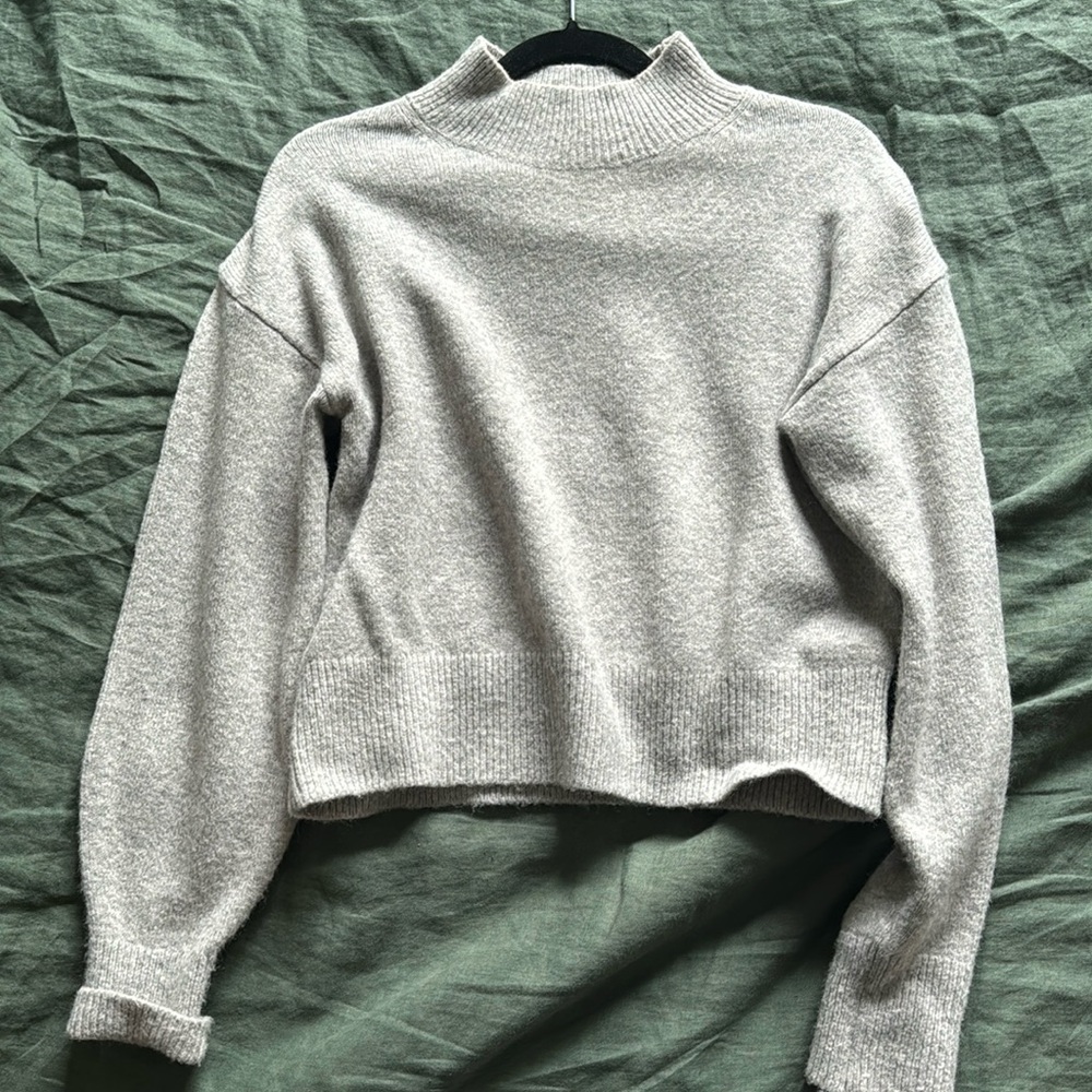 & other stories grey mock neck sweater (xs)